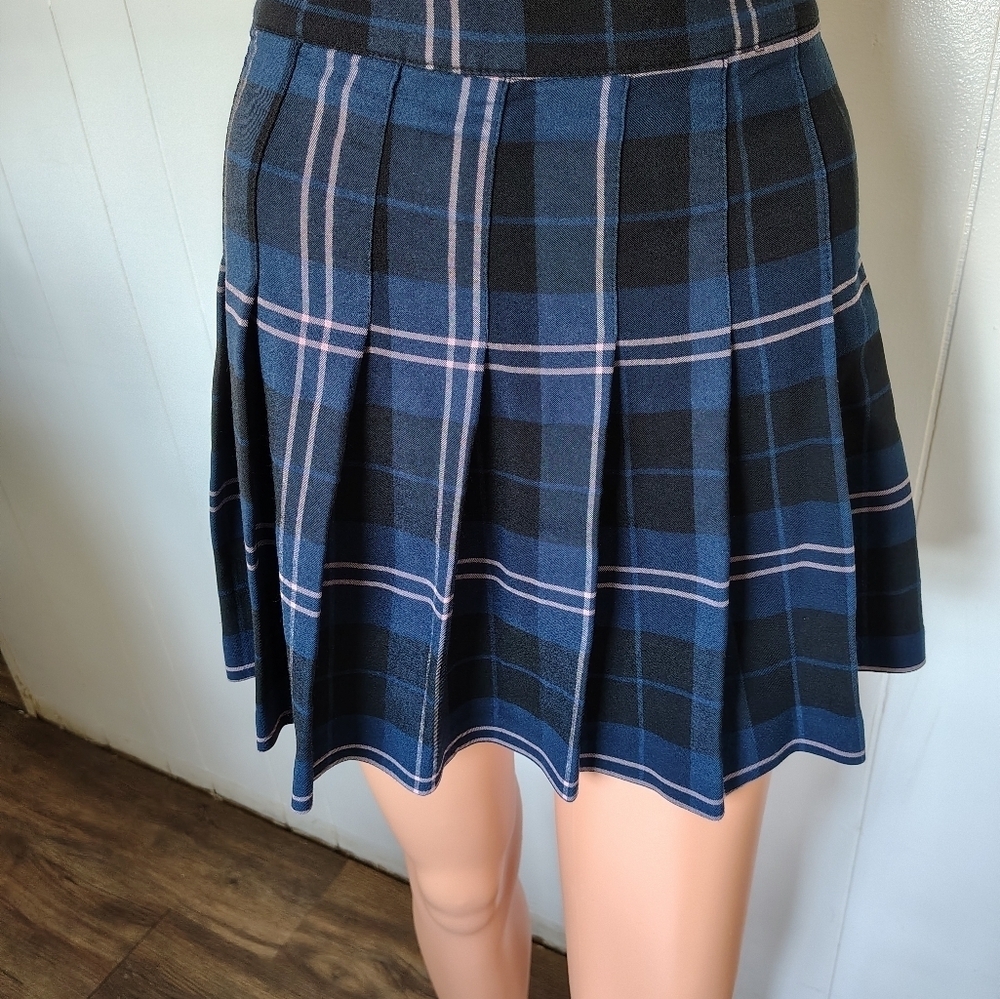 LOVE TREE Plaid Pleated Skirt - Blue and Black Size M